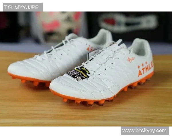 足球鞋大码揭秘 球星脚下的完美尺码与穿着选择分析